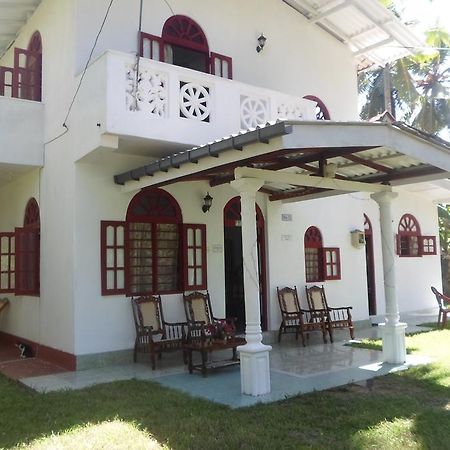 Raj Villa Kumarakanda Хіккадува Екстер'єр фото