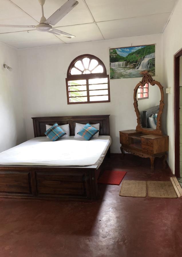 Raj Villa Kumarakanda Хіккадува Екстер'єр фото