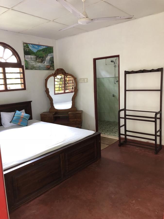 Raj Villa Kumarakanda Хіккадува Екстер'єр фото
